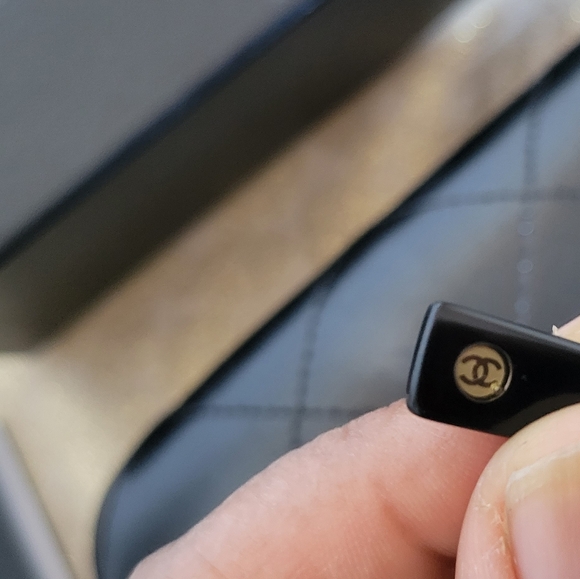 💯% Authentic Chanel sunglasses🕶 with original pouch and booklet and box - Picture 6 of 11